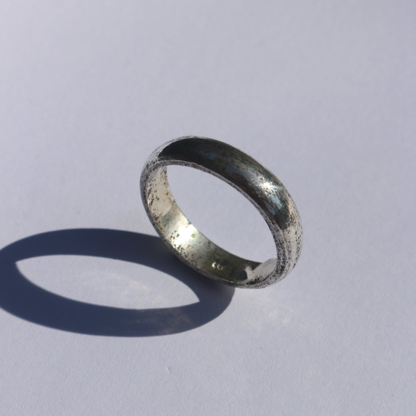 Scuffed Thin Half rounded Band